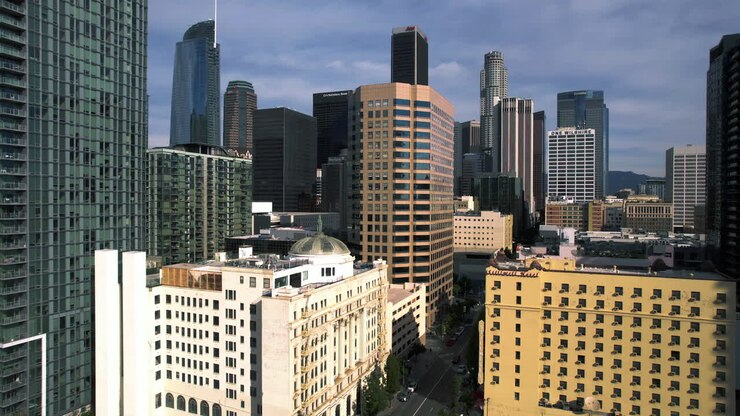 Vista Aérea do Centro de Los Angeles, CA, EUA, Arranha-céus do Distrito Financeiro e Edifícios de Condomínios.