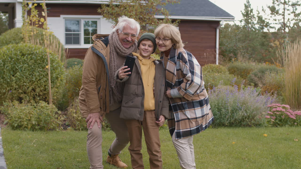 Familieselfie in de tuin