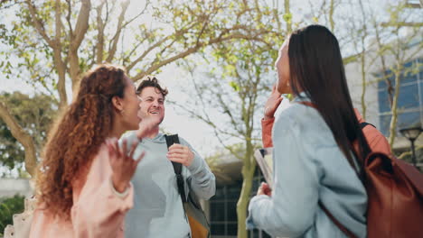 estudiantes felices, amigos y cinco en el trabajo en equipo