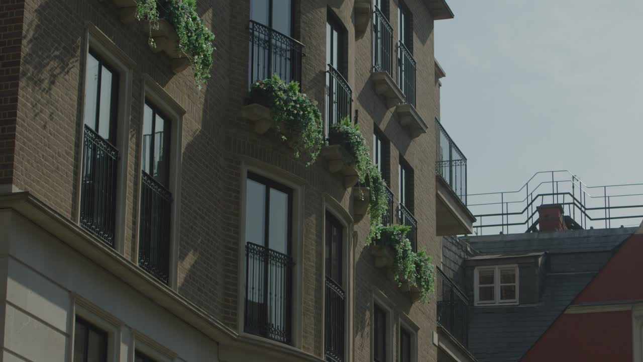 A 5K shot of a building in London.