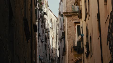 Rustic-Sunny-Alleyway-in-Naples,-Italy