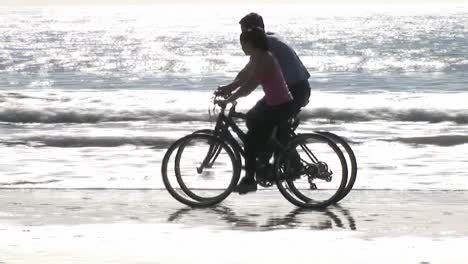 couple on bikes