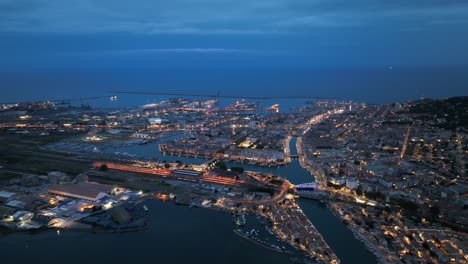 Tour-Aéreo-Nocturno:-Los-Canales-Iluminados-De-Sète,-Su-Próspero-Puerto-Y-Su-Patrimonio-Poético