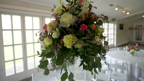 Stockvideomaterial-Zu-Blumen-Bei-Einer-Hochzeit