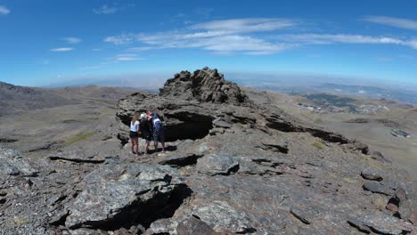 Spanien-Granada-Sierra-Nevada-Sommer-4k-Von-Oben-Und-Unten-Mit-Einer-Drohne-Und-Einer-Action-Cam-Stabilisiert-4