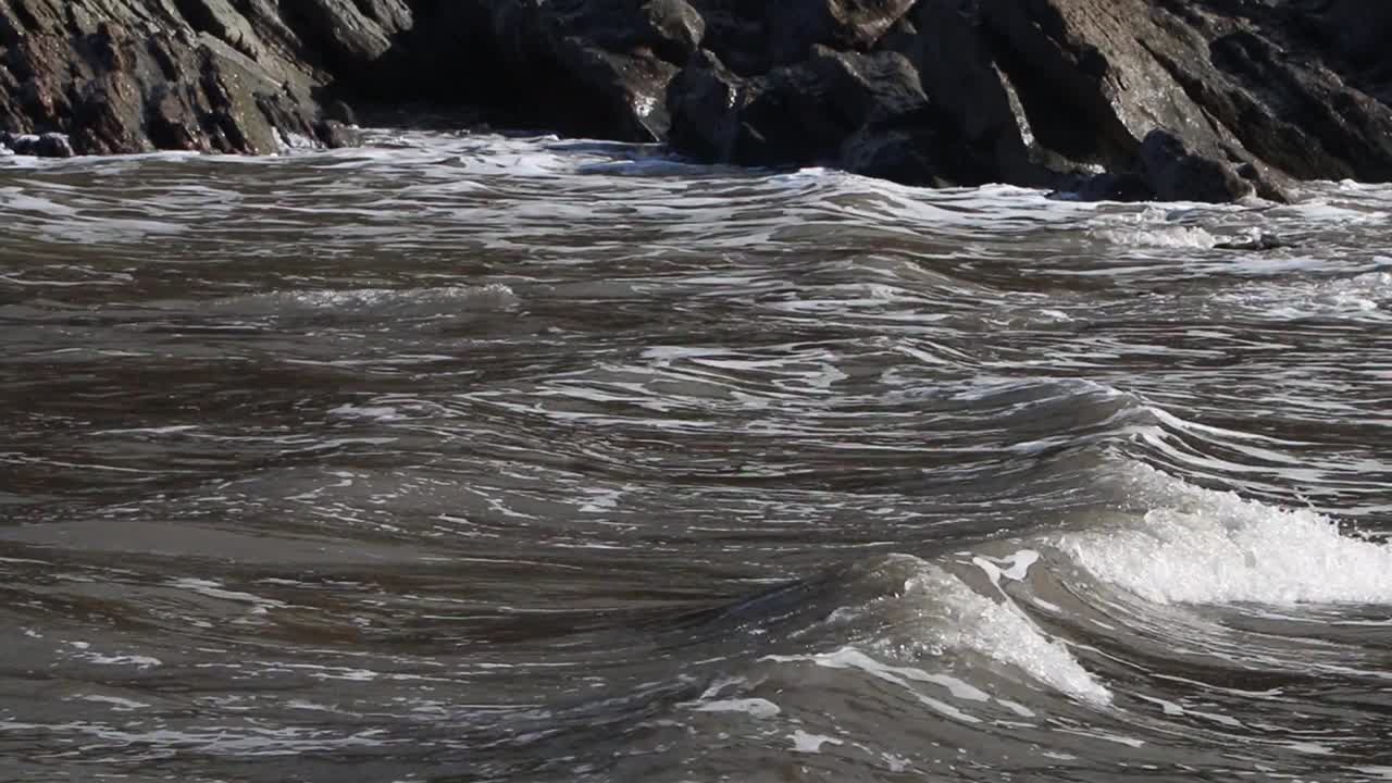 해변으로 오는 파도