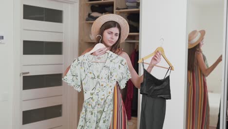 hermosa chica no le gusta nada de su vestido