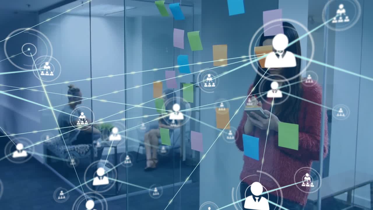 Animazione di una rete di connessioni con icone su diverse persone d'affari in ufficio.