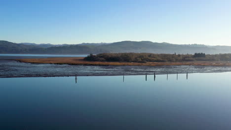 Abendflug-Aus-Der-Luft-über-Klarem-Himmel-Und-Coos-Bay-Im-Pazifischen-Nordwesten