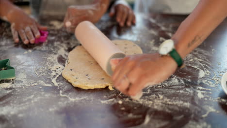 masa de galletas, manos y aprender a hornear