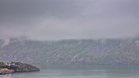 Timelapse-shot-of-white-cloud-movement-over-rocky-mountain-peaks