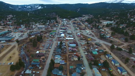 Imágenes-De-Drones-De-Nederland-Colorado-Durante-Los-Días-De-Muertos-Congelados