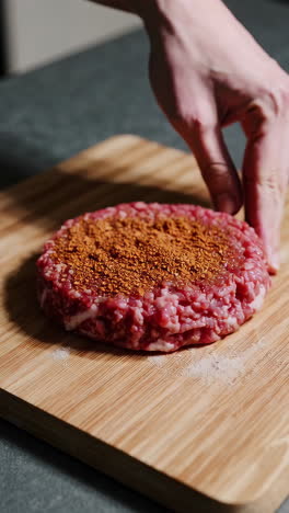 preparing a seasoned beef burger patty