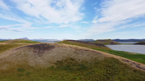 Vista-Aérea-De-Cráteres-Volcánicos-En-Mývatn,-Islandia