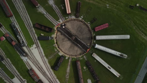 Antiguo-Patio-De-Trenes-Con-Tocadiscos-De-Ferrocarril