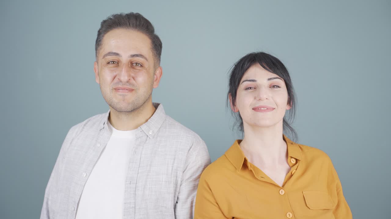 una pareja arrogante.