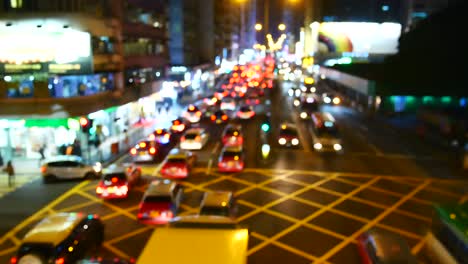 vida diaria video bokeh luz del tráfico en la noche congestión del tráfico en las grandes ciudades después de la hora de trabajo hay muchos coches en la ciudad así que apresúrate para ir al destino en el concepto de transporte