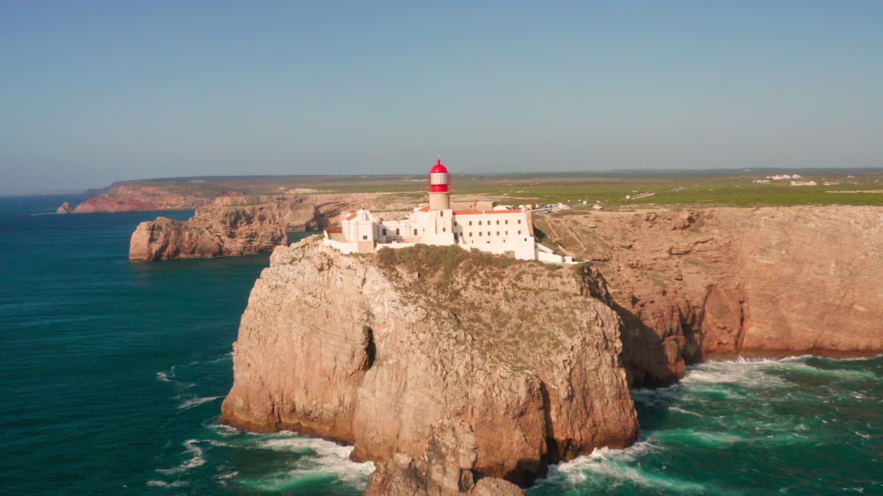 аэрофотосъемка: свет кабо-де-сан-висенте в португалии
