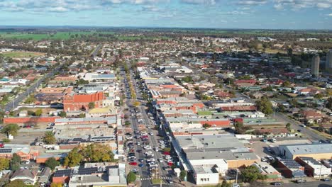 revelación aérea de la principal calle comercial en la ciudad de yarrawonga, victoria, australia