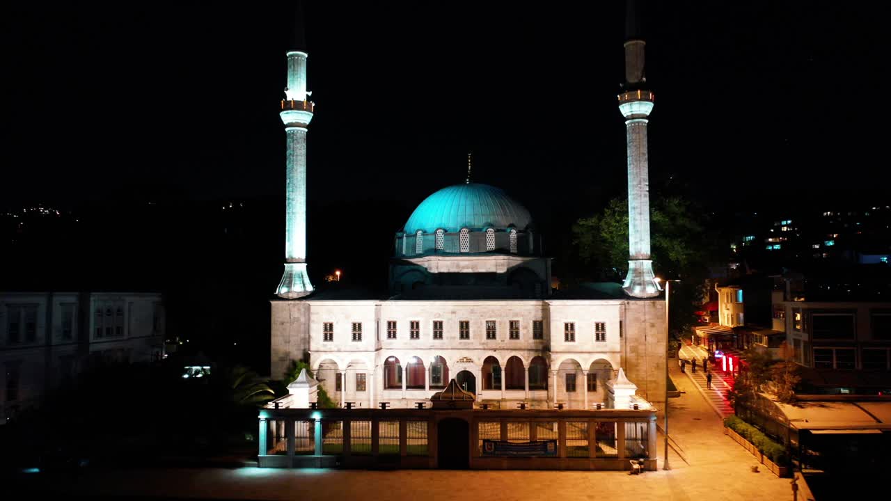 vista aérea de la mezquita de beylerbeyi en estambul