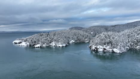 Aerial-view-of-the-San-Juan-Islands-covered-in-fresh-snow