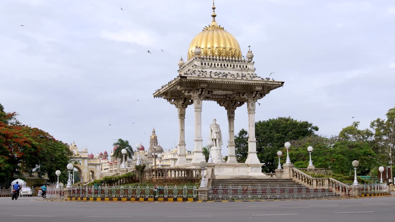 A Grand Memorial for Maharajah 'Krishnaraja wodeyar' in Mysore cityscape and the royal Ambavilas palace in the far background is a perfect travel destination for tourists visiting India in 4K resolution.