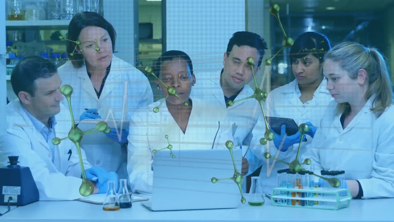 estructura molecular que se mueve contra un grupo de científicos que trabajan juntos en el laboratorio