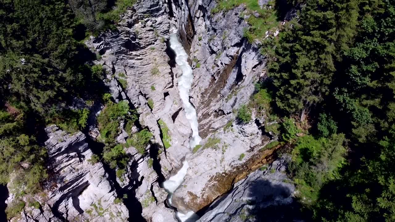 Gola svizzera ripresa da drone