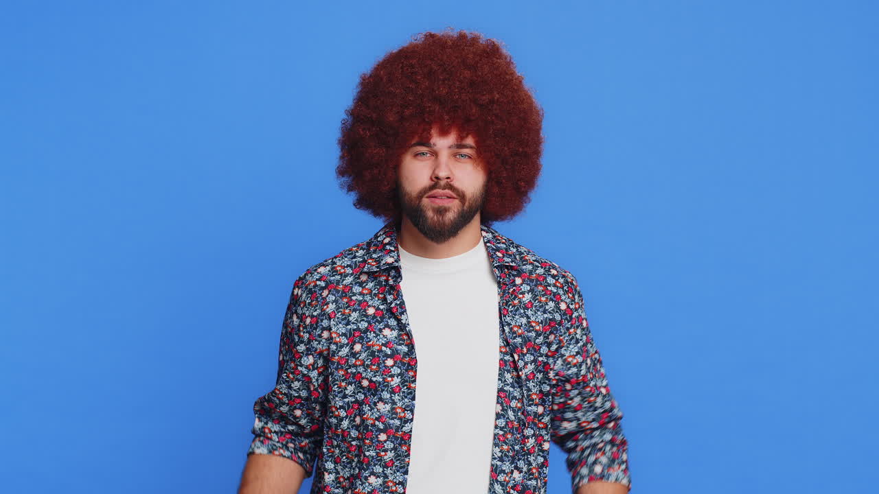 Inspired caucasian man having good idea plan startup showing inspiration motivation eureka gesture