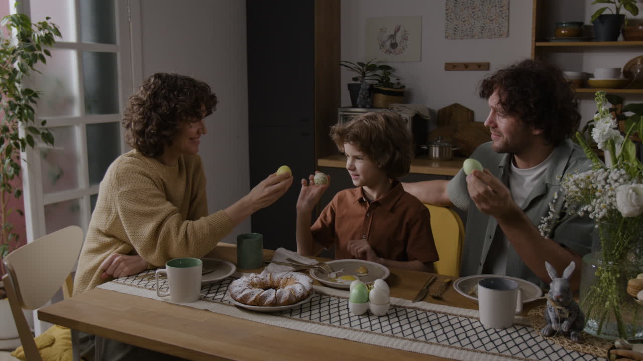 familia celebrando la pascua