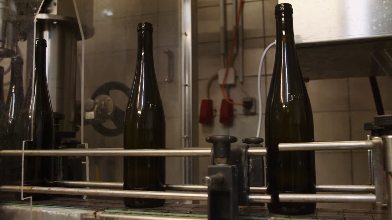 Equipment malfunction - capping machine issue during wine bottling process