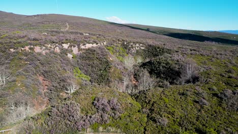 Panorámica-A-Través-De-Os-Biocos-En-San-Xoan-De-Rio-En-El-Impresionante-Valle-De-Ourense