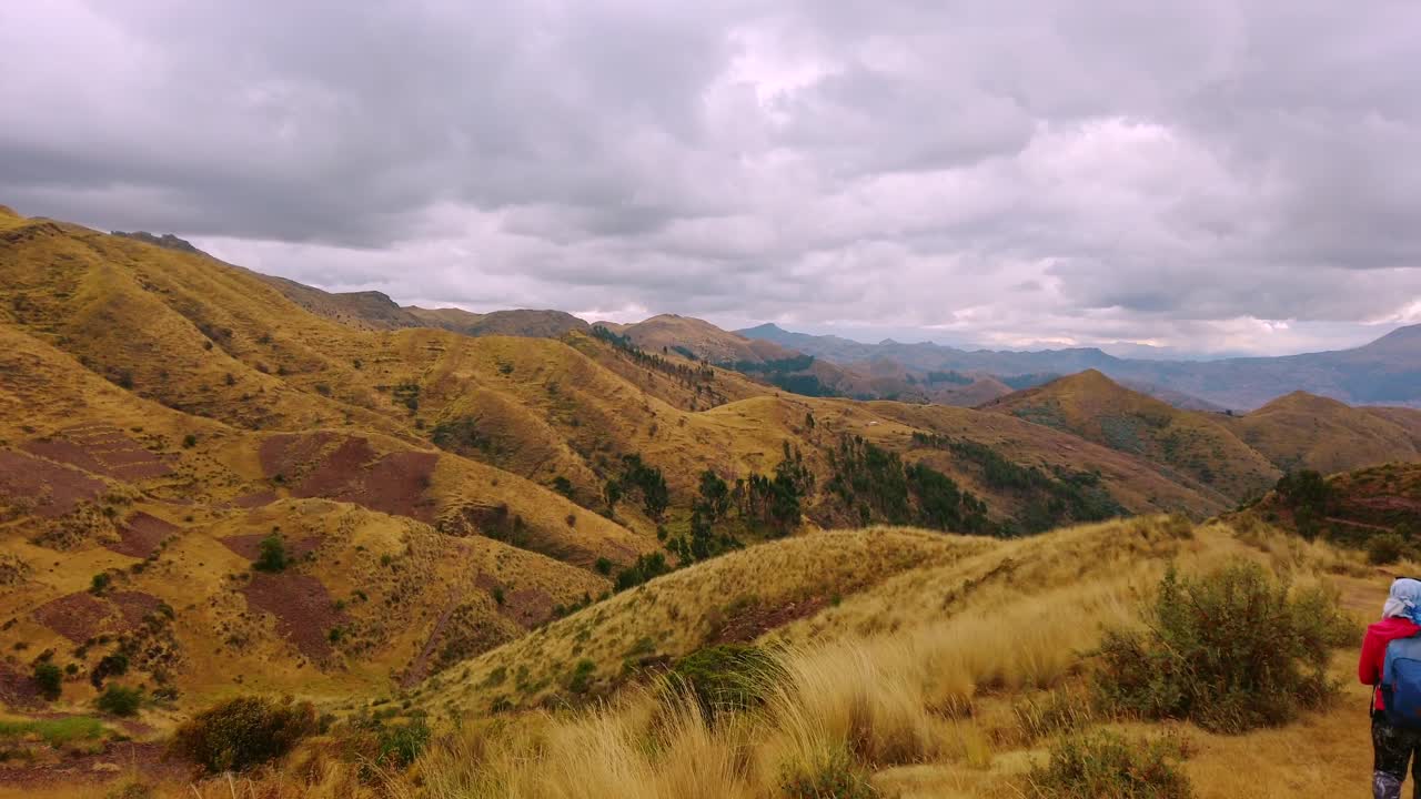 Tourists hiking Huanacaure trekking outside Cusco