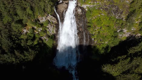 cascada de latefossen