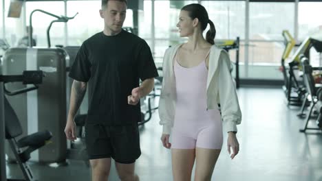 couple walking in a gym