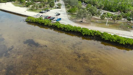 Reverse-reveal-of-Ponce-De-Leon-Park-in-Florida