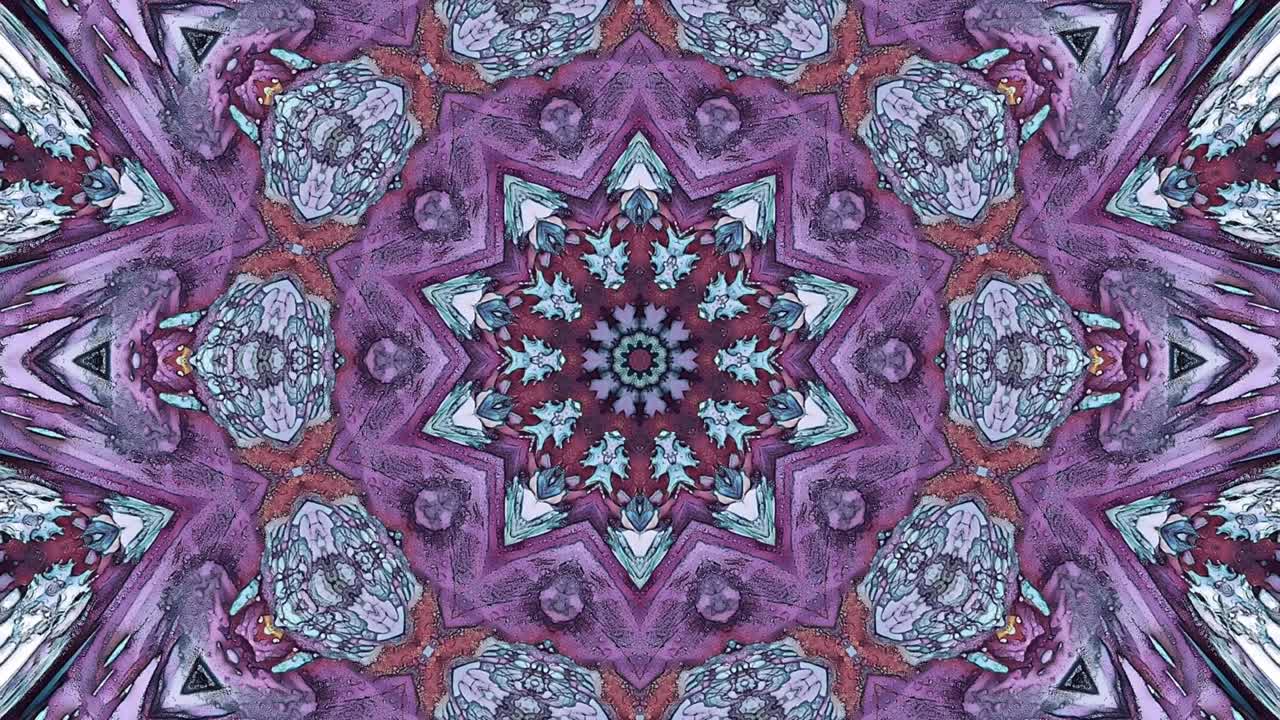 Motivo caleidoscopico astratto con colori rosa, viola, blu, giallo e bianco. Mandala magico. Sfondo astratto 4K di grafica in movimento multicolore. Animazione frattale.