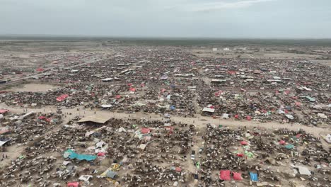 Vista-Aérea-Del-Mercado-De-Ganado-Más-Grande-De-Karachi