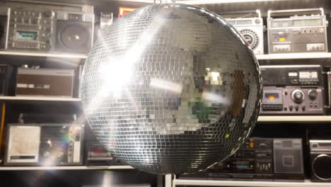 discoball y el muro de ghettoblaster