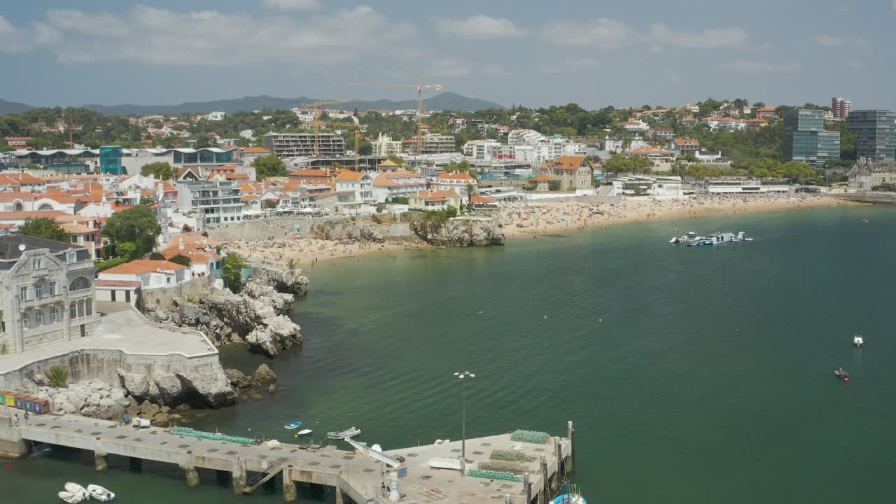 retiro aéreo de la hermosa playa en la costa atlántica, destino de verano del pueblo de cascais