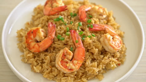 garlic fried rice with shrimps or prawns