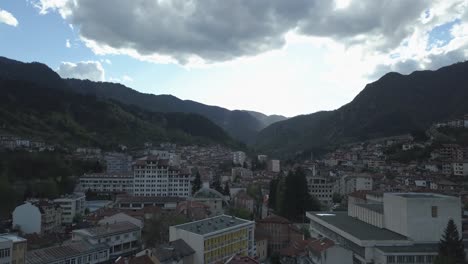 Ciudad-En-La-Montaña,-Devin,-Bulgaria