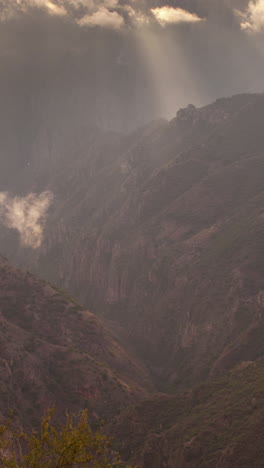 Copper-Canyon-Barrancas-Del-Cobre,-Nordmexiko-In-Vertikaler