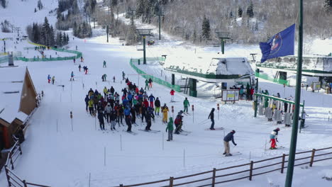 view of cross-country skiers lining up by the ropeway to go up the mountain for skating down