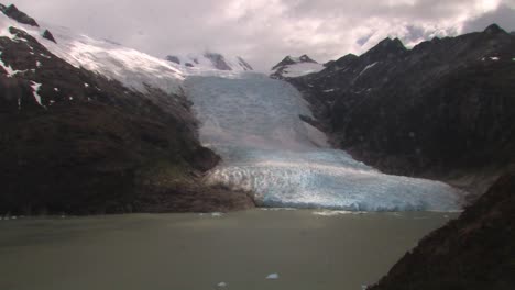 glaciar en las montañas de la antártida