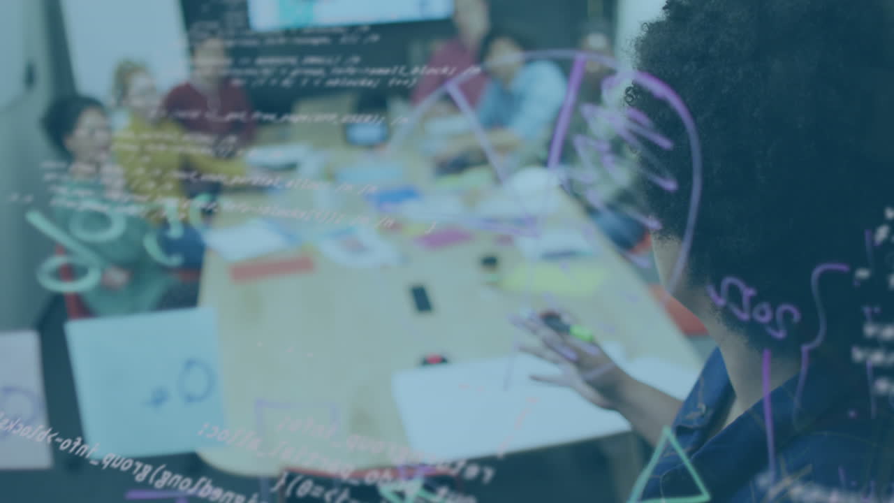 animación del procesamiento de datos sobre diversas personas de negocios que trabajan en la oficina