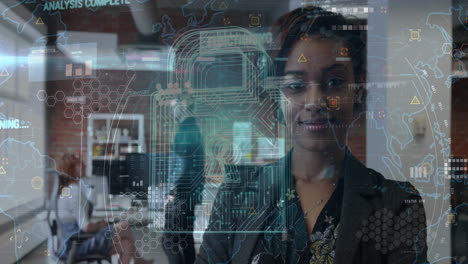 animación del icono del candado y procesamiento de datos sobre diversas personas de negocios que trabajan en la oficina.