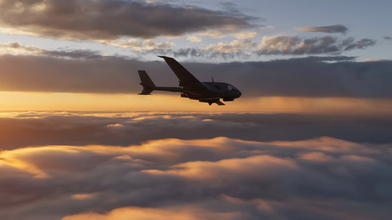 Piccolo aereo al tramonto che vola sopra le nuvole; cime delle nuvole illuminate dal sole e un cielo drammatico creano una silhouette cinematografica di un aereo bimotore.