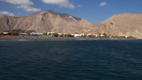 la costa de la isla de santorini, en grecia