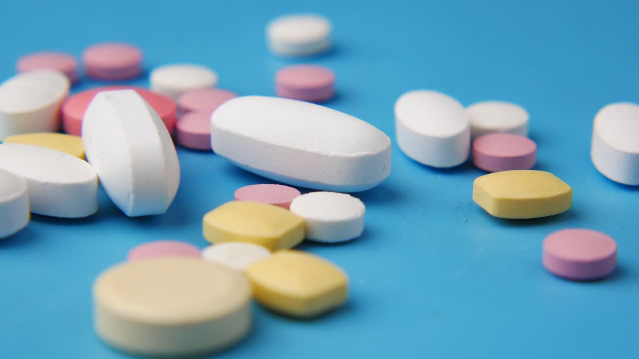 다양한 색의 알약